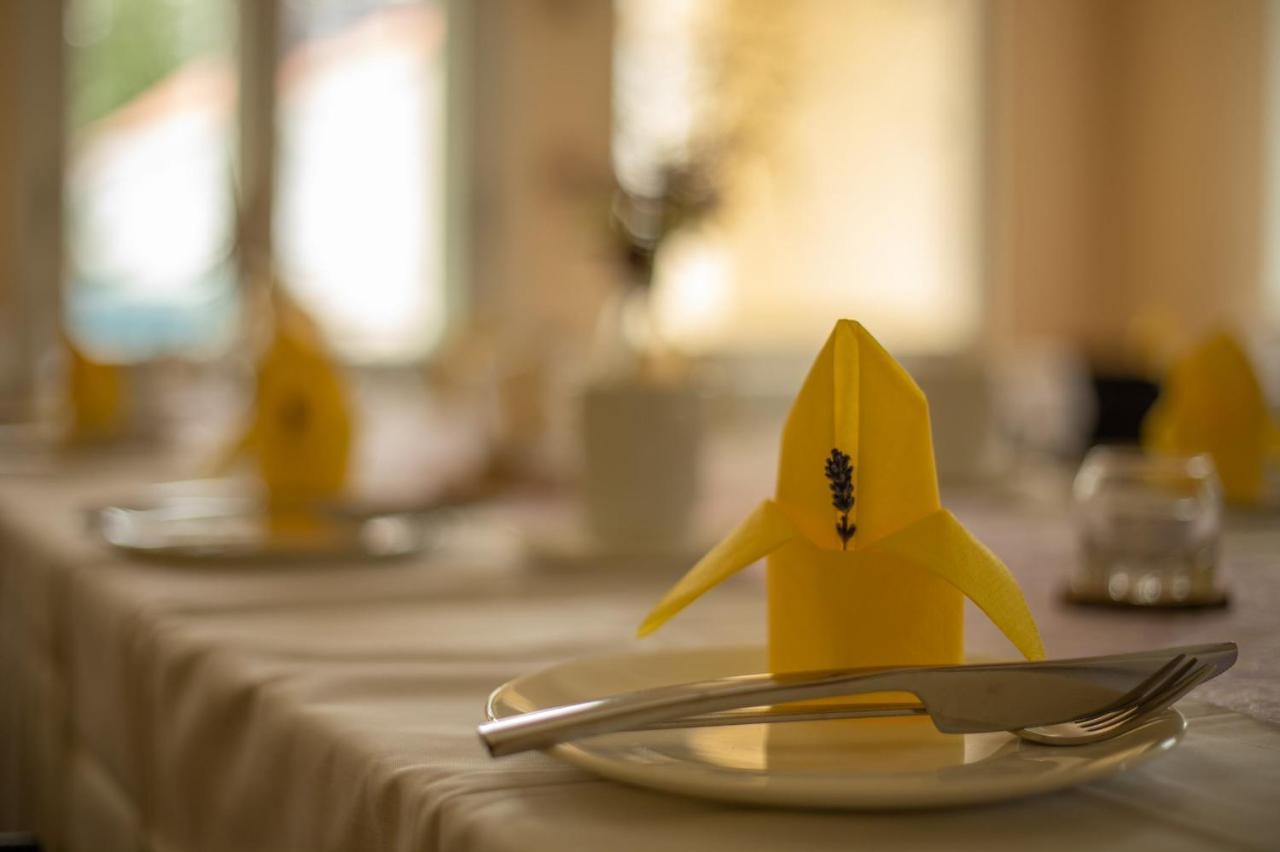 Familienhotel Schloss Leizen Bioverpflegung 外观 照片