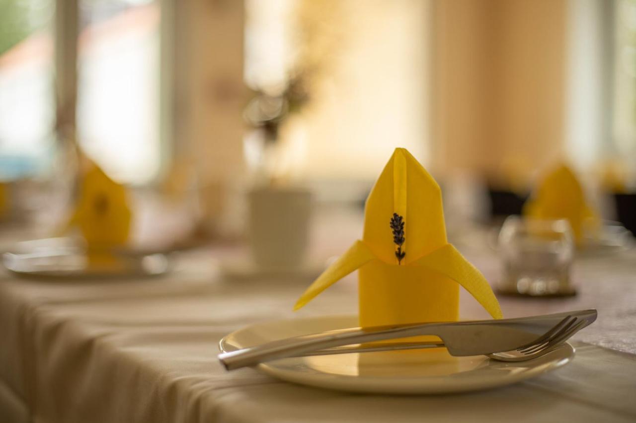 Familienhotel Schloss Leizen Bioverpflegung 外观 照片